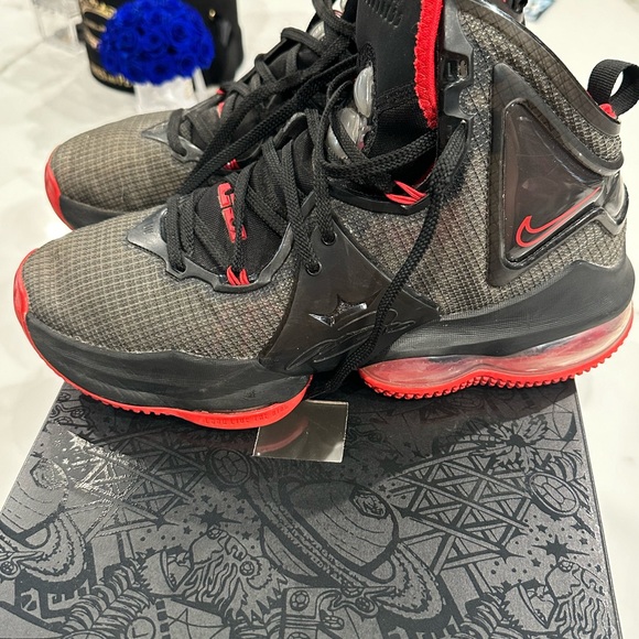 Nike LeBron 19 EP 'Bred' DC9340-001 - Picture 2 of 9